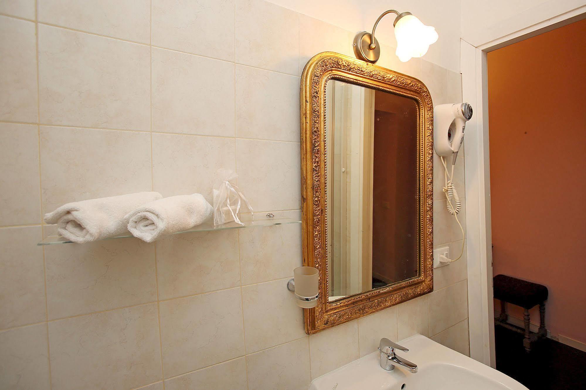 Amica Roma Guest House ภายนอก รูปภาพ
