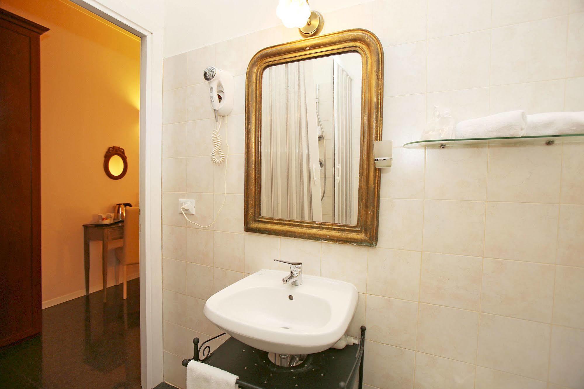 Amica Roma Guest House ภายนอก รูปภาพ